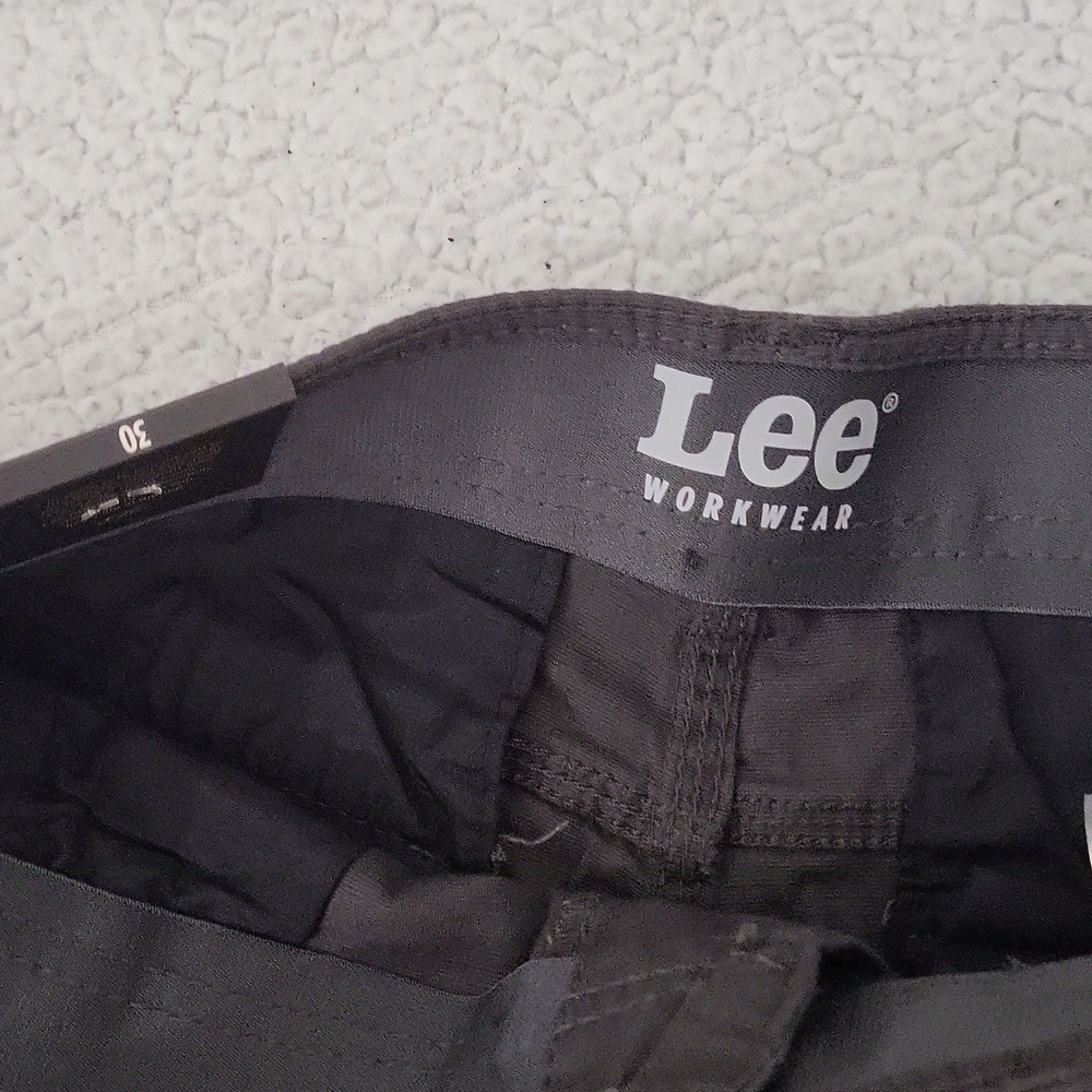 Lee Men's Dark Cargo Shorts - Picture 3 of 5